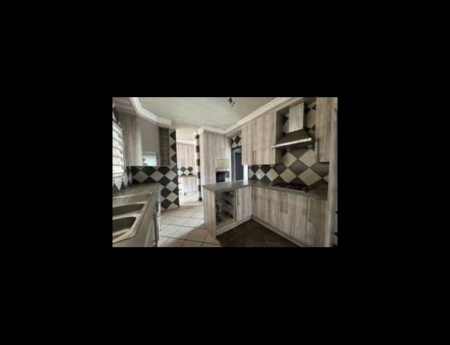 3 BEDROOM HOUSE FOR SALE IN VANDERBIJLPARK CE 5